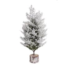 BOROVICA, DREVENÝ PODSTAVEC, ZASNEŽENÝ