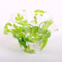 PLASTOVÝ KVETINÁČ, ZVLNENÝ OKRAJ, KVETINOVÝ VZOR, ZELENÝ