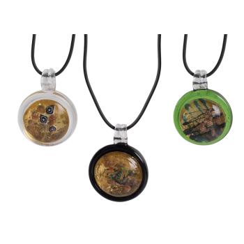 NÁHRDELNÍK Z OKRÚHLEHO SKLA S VYPUKLÝM PRÍVESKOM