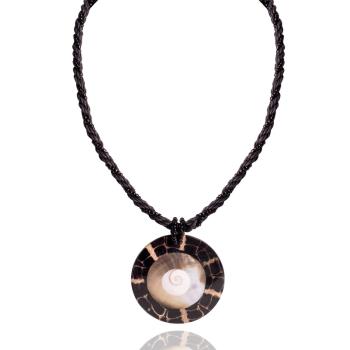 PRÍRODNÝ NÁHRDELNÍK S PRÍVESKOM MUŠLE