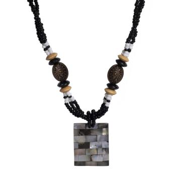 PRÍRODNÝ NÁHRDELNÍK S PRÍVESKOM TEHLOVEJ STENY, ČIERNY