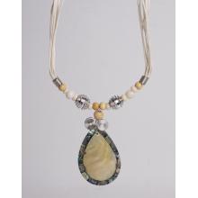 PRÍRODNÝ NÁHRDELNÍK S PRÍVESKOM, BIELY