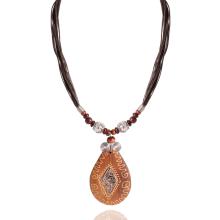 PRÍRODNÝ NÁHRDELNÍK S DREVENÝM PRÍVESKOM, HNEDÝ