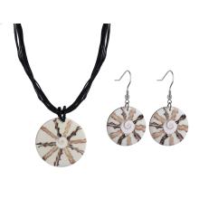 PRÍRODNÝ NÁHRDELNÍK A NÁUŠNICE S KRUHOVÝM PRÍVESKOM "SÁRFOLYAM"