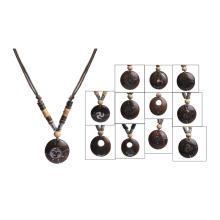 PRÍRODNÝ NÁHRDELNÍK S PRÍVESKOM S KOVOVÝM VZOROM