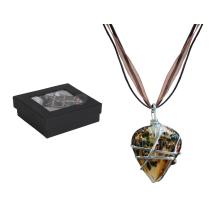 NÁHRDELNÍK ZO SKLA A KOVU "SHELL", HNEDÝ