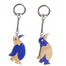 DREVENÝ PRÍVESOK NA KĽÚČE S VYKLADANÝM TUČNIAKOM