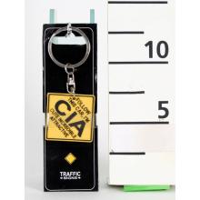 KĽÚČENKA S NÁPISOM "FOLLOW THIS CAR, IM CIA - CUTE INCREDIBLE ATTRACTIVE"