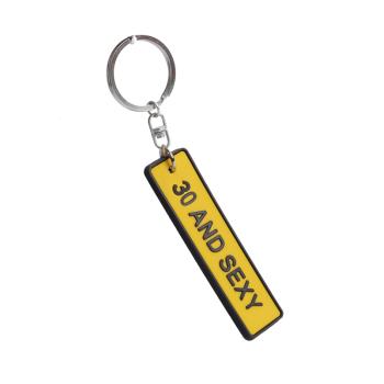 KĽÚČENKA S NÁPISOM "30 AND SEXY"