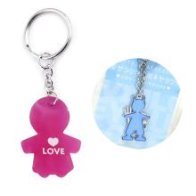 KOVOVÝ PRÍVESOK NA KĽÚČE CHLAPEC/LÁSKA RUŽOVÁ