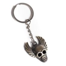 KOVOVÝ PRÍVESOK NA KĽÚČE, OKRÍDLENÁ LEBKA