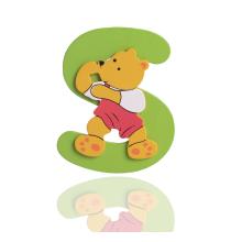 DREVENÝ MEDVEDÍK S PÍSMENOM "S" VO VRECKU