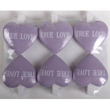 DEKORATÍVNA SADA DREVENÝCH PINZIET V SÁČKU S POLYRESINOVÝM SRDCOM, 6 KUSOV, S NÁPISOM "TRUE LOVE", FIALOVÁ