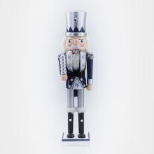 DREVENÝ LUSKÁČIK S KLOBÚKOM, MODRÉ A BIELE STRIEBORNÉ TRBLIETKY