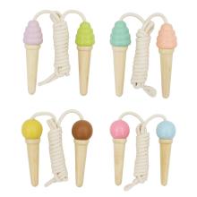 ZMRZLINA Z DREVENÉHO ŠVIHADLA